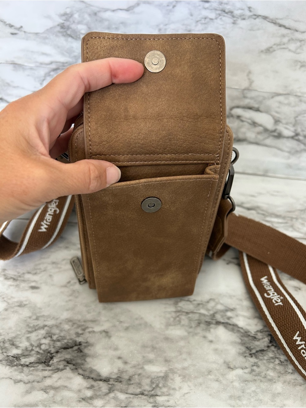Wrangler Crossbody Bag branded adjustable strap vegan leather lots of storage - Picture 3 of 7